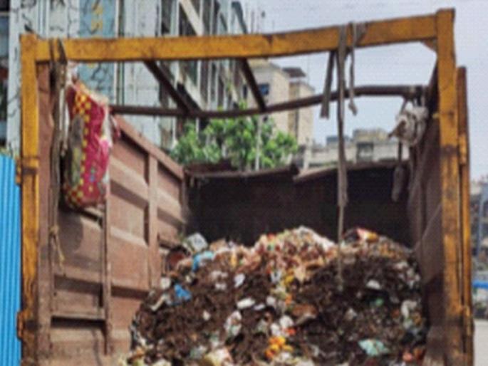 Garbage transport is at hand from vehicles without fitness certificates | फिटनेस प्रमाणपत्र नसलेल्या गाड्यांतून हाेत आहे कचरा वाहतूक Garbage transport is at hand from vehicles without fitness certificates | फिटनेस प्रमाणपत्र नसलेल्या गाड्यांतून हाेत आहे कचरा वाहतूक