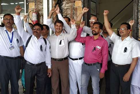 Celebrate 'Black Teacher's Day' | ‘काळा शिक्षक दिवस’ साजरा करणार Celebrate 'Black Teacher's Day' | ‘काळा शिक्षक दिवस’ साजरा करणार