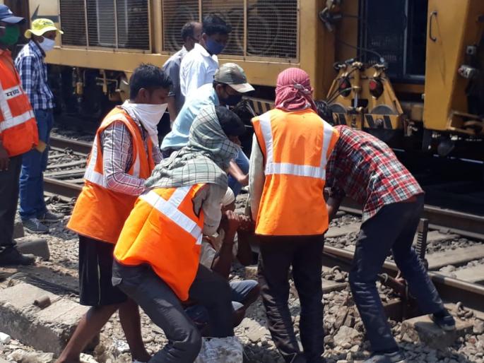 Violation of Social Distance by Railway Administration | रेल्वे प्रशासनाकडून सोशल डिस्टन्सचे उल्लंघन Violation of Social Distance by Railway Administration | रेल्वे प्रशासनाकडून सोशल डिस्टन्सचे उल्लंघन