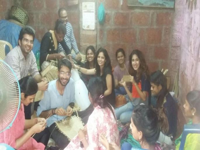 Students of Mumbai studying Bambukale, special training in Kundal | मुंबईतील विद्यार्थ्यांचा बांबूकलेचा अभ्यास, कुडाळमध्ये घेतायेत खास प्रशिक्षण Students of Mumbai studying Bambukale, special training in Kundal | मुंबईतील विद्यार्थ्यांचा बांबूकलेचा अभ्यास, कुडाळमध्ये घेतायेत खास प्रशिक्षण