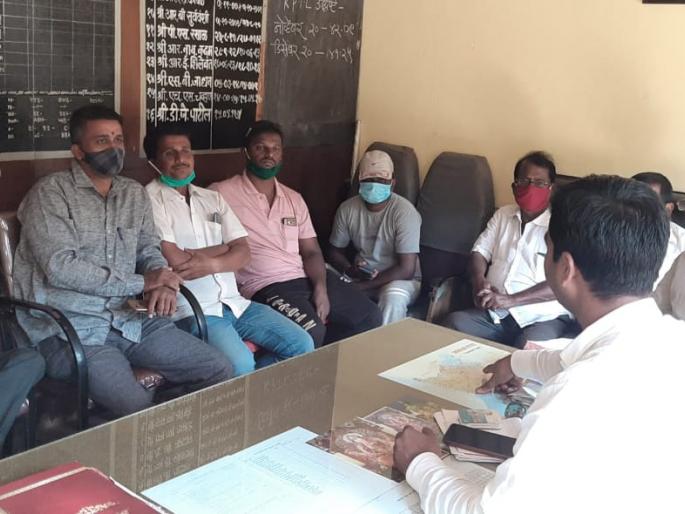 corona virus: On the edge of Kudal depot, Congress office bearers are aggressive: Ignoring corona investigation | corona virus : कुडाळ आगारप्रमुख धारेवर, काँग्रेस पदाधिकारी आक्रमक corona virus: On the edge of Kudal depot, Congress office bearers are aggressive: Ignoring corona investigation | corona virus : कुडाळ आगारप्रमुख धारेवर, काँग्रेस पदाधिकारी आक्रमक