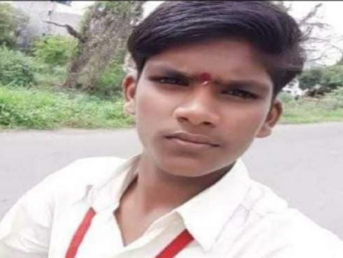 Accidental death of young girl in Kukawa; Stop the villagers' way | कुकाण्यात तरुणाचा अपघाती मृत्यू; ग्रामस्थांचा रास्ता रोको Accidental death of young girl in Kukawa; Stop the villagers' way | कुकाण्यात तरुणाचा अपघाती मृत्यू; ग्रामस्थांचा रास्ता रोको