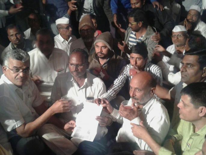 Belapur-Nevada-Gevrai-Beed-Parli railway route to be re-surveyed; Back to Fasting After the assurance | बेलापूर-नेवासा-गेवराई-बीड-परळी रेल्वे मार्गाचे होणार फेरसर्व्हेक्षण; आश्वासनानंतर उपोषण मागे Belapur-Nevada-Gevrai-Beed-Parli railway route to be re-surveyed; Back to Fasting After the assurance | बेलापूर-नेवासा-गेवराई-बीड-परळी रेल्वे मार्गाचे होणार फेरसर्व्हेक्षण; आश्वासनानंतर उपोषण मागे