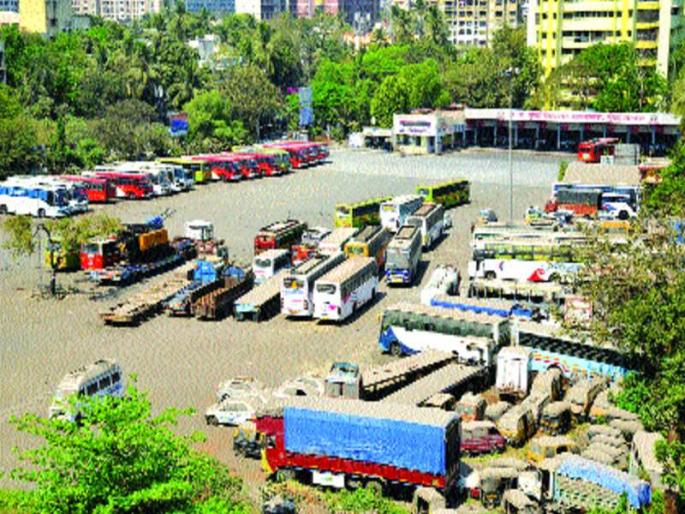 Kurlat Depot is a scrap factory? | कुर्ल्यात डेपो आहे की भंगारचा कारखाना? Kurlat Depot is a scrap factory? | कुर्ल्यात डेपो आहे की भंगारचा कारखाना?