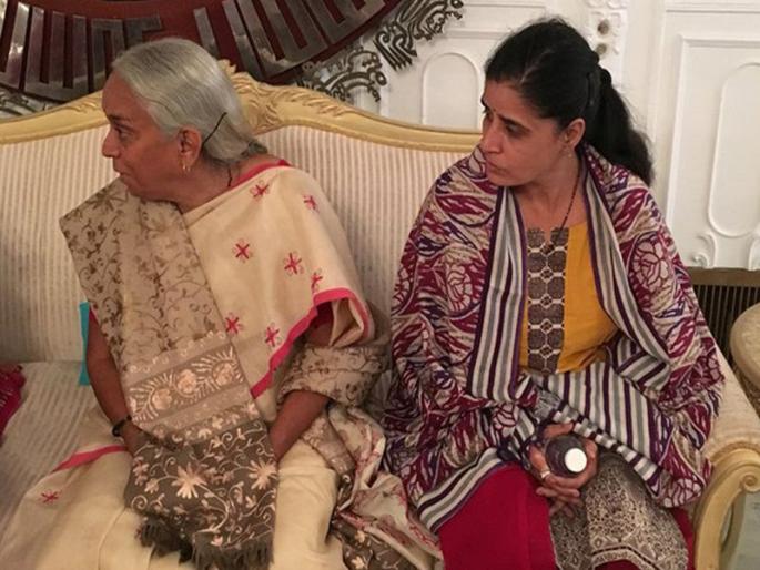 Happy to meet the criminal child? Pakh Media's Kulbhushan Jadhav family's abusive question | VIDEO- खुनी मुलाला भेटून खूश आहात का ? पाक मीडियाचे जाधव कुटुंबीयांना उर्मट प्रश्न