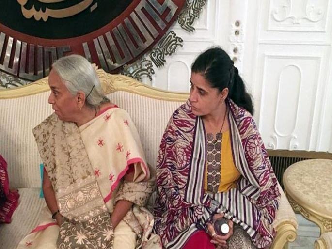 Regrettably! Kulbhushan Jadhav's mother was not able to speak in Marathi, Tikili and banglas took away | संतापजनक ! पाकिस्तानने कुलभूषण जाधव यांच्या आईला मराठीतून संवाद साधण्यास केला मज्जाव