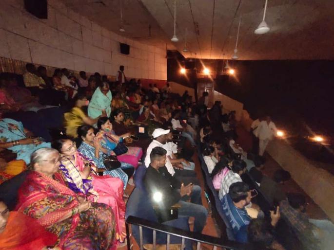 'Kulaswamini' saw female power on the very first day; Full show booked by only women in Thane! | 'कुलस्वामिनी'च्या पहिल्याच दिवशी दिसली महिला शक्ती; ठाण्यात फक्त महिलांनीच बुक केला पूर्ण शो! 'Kulaswamini' saw female power on the very first day; Full show booked by only women in Thane! | 'कुलस्वामिनी'च्या पहिल्याच दिवशी दिसली महिला शक्ती; ठाण्यात फक्त महिलांनीच बुक केला पूर्ण शो!