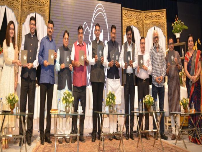 Political leaders awake from the sensitive minds; In the presence of dignitaries, the publication of the book 'Bin Cheh-Mana Manson' | राजकीय नेत्यांनी जागविला संवेदनशील मनांचा जागर; मान्यवरांच्या उपस्थितीत ‘बिन चेह-याची माणसं’ पुस्तकाचे प्रकाशन Political leaders awake from the sensitive minds; In the presence of dignitaries, the publication of the book 'Bin Cheh-Mana Manson' | राजकीय नेत्यांनी जागविला संवेदनशील मनांचा जागर; मान्यवरांच्या उपस्थितीत ‘बिन चेह-याची माणसं’ पुस्तकाचे प्रकाशन