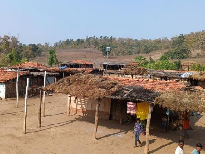 the neglected Kulsangeguda on the hill will now get electricity after five year of struggle | आजवर दिव्याच्या साहाय्याने काढत होते रात्र; 'त्यांच्या' नशीबी आलेला अंधार कायमचा होणार दूर the neglected Kulsangeguda on the hill will now get electricity after five year of struggle | आजवर दिव्याच्या साहाय्याने काढत होते रात्र; 'त्यांच्या' नशीबी आलेला अंधार कायमचा होणार दूर