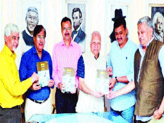 Modi's next victory is deadly for the RSS - Kumar Ketkar | मोदींचा पुढचा विजय संघासाठी घातक - कुमार केतकर Modi's next victory is deadly for the RSS - Kumar Ketkar | मोदींचा पुढचा विजय संघासाठी घातक - कुमार केतकर