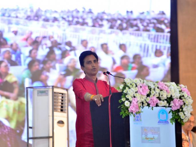 Poet, politician Kumar Vishwas speaks at Akhil Bharatiya Marathi Sahitya Sammelan Wardha | 'जेव्हा-जेव्हा साहित्य राजकारणाच्या मागे मागे फिरले, तेव्हा.. कुमार विश्वास यांनी जिंकले संमेलनाचे उद्घाटनसत्र Poet, politician Kumar Vishwas speaks at Akhil Bharatiya Marathi Sahitya Sammelan Wardha | 'जेव्हा-जेव्हा साहित्य राजकारणाच्या मागे मागे फिरले, तेव्हा.. कुमार विश्वास यांनी जिंकले संमेलनाचे उद्घाटनसत्र