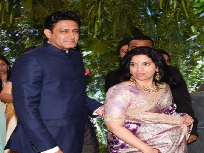 Anil Kumble reached the conclusion of Virat's reception | मतभेद विसरून अनिल कुंबळे पोहचले विरूष्काच्या रिसेप्शनला