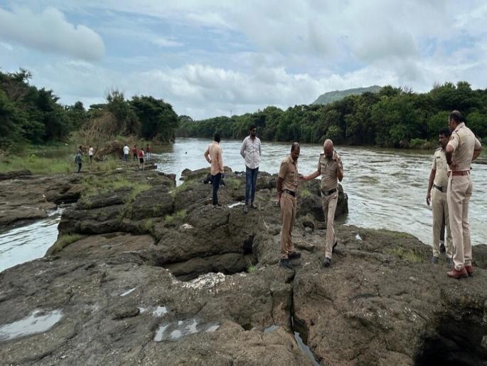 pimpari-chinchwad news Youth dies after drowning in Indrayani river in Kundamala | फिरायला जाणे जीवावर बेतले; कुंडमळा येथे इंद्रायणी नदीत बुडून तरुणाचा मृत्यू pimpari-chinchwad news Youth dies after drowning in Indrayani river in Kundamala | फिरायला जाणे जीवावर बेतले; कुंडमळा येथे इंद्रायणी नदीत बुडून तरुणाचा मृत्यू