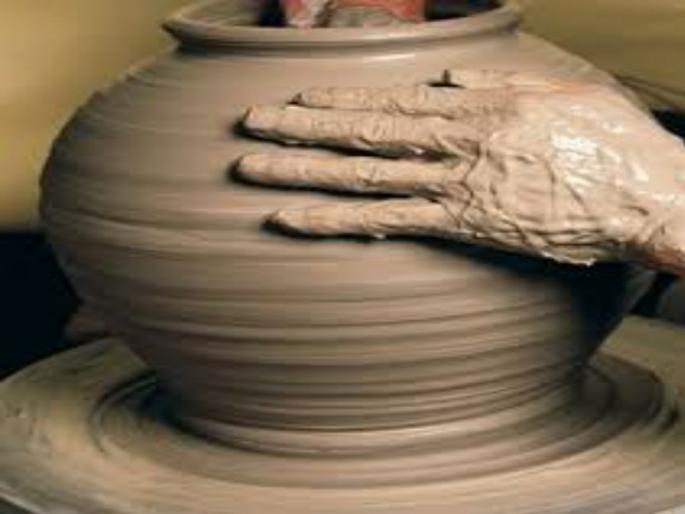 hunger time on the More than 20,000 kumbhar families in the state; request for permission to sell soil Goods | राज्यातील २० हजारांपेक्षा जास्त कुंभार कुटुंबावर उपासमारीची वेळ, मातीच्या वस्तू विकण्यासाठी परवानगी द्या