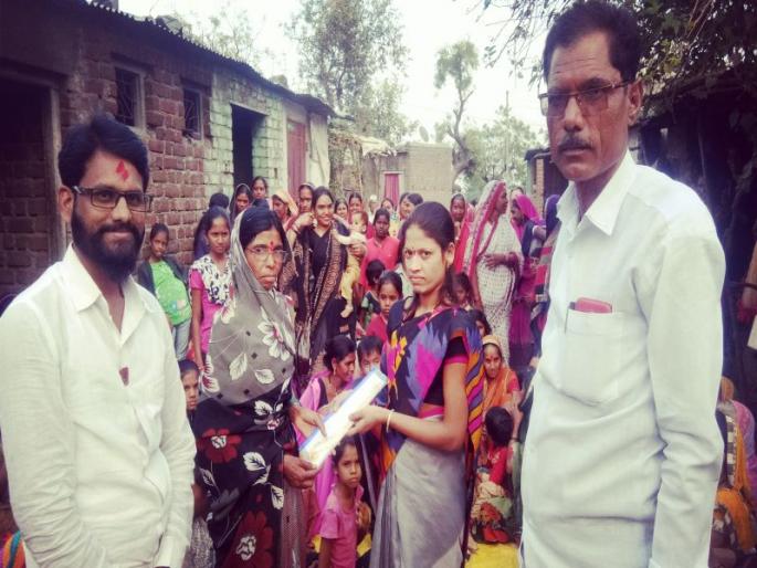 Two grams of gold mangalasutra for the regular use of toilets in Kumbhari Budruk | कुंभारी बुद्रुक येथे शौचालयाचा नियमित वापर करणाºया महिलेला दोन ग्रॅम सोन्याचे मंगळसूत्र