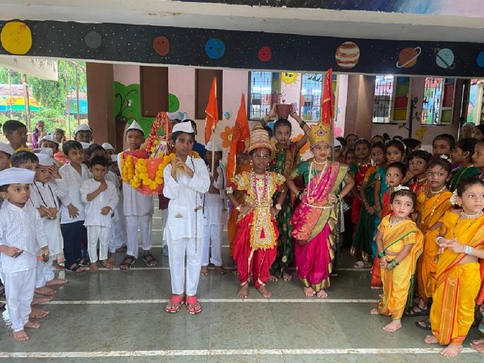 In Andheri, the students got the feel of Wari | अंधेरीत विद्यार्थ्यांनी घेतली वारीची अनुभूती In Andheri, the students got the feel of Wari | अंधेरीत विद्यार्थ्यांनी घेतली वारीची अनुभूती