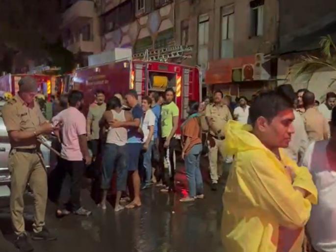 Fierce fire in girls' hostel on Kumthekar road in Pune, one died of suffocation | पुण्यात कुमठेकर रस्त्यावरील मुलींच्या वसतिगृहात भीषण आग, एकाचा गुदमरून मृत्यू Fierce fire in girls' hostel on Kumthekar road in Pune, one died of suffocation | पुण्यात कुमठेकर रस्त्यावरील मुलींच्या वसतिगृहात भीषण आग, एकाचा गुदमरून मृत्यू