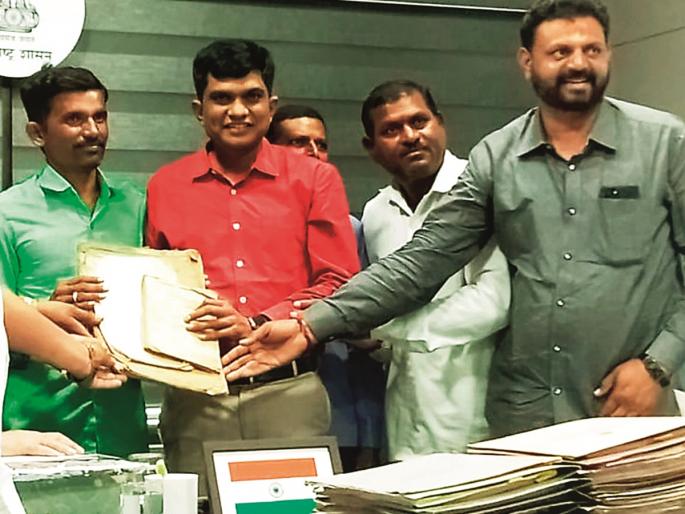 One and a half thousand proofs of Kunabi records were found in one village | छत्रपती संभाजीनगर जिल्ह्यातील एकाच गावात कुणबी नोंदीचे सापडले दीड हजार पुरावे One and a half thousand proofs of Kunabi records were found in one village | छत्रपती संभाजीनगर जिल्ह्यातील एकाच गावात कुणबी नोंदीचे सापडले दीड हजार पुरावे