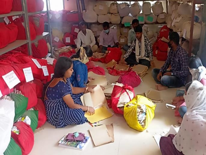 Modilipi scholars found 1 thousand 83 Kunbi entries in the Hingoli land records | मोडीलिपी अभ्यासकांना हिंगोलीत भूमिअभिलेखमध्ये सापडल्या १ हजार ८३ कुणबी नोंदी Modilipi scholars found 1 thousand 83 Kunbi entries in the Hingoli land records | मोडीलिपी अभ्यासकांना हिंगोलीत भूमिअभिलेखमध्ये सापडल्या १ हजार ८३ कुणबी नोंदी
