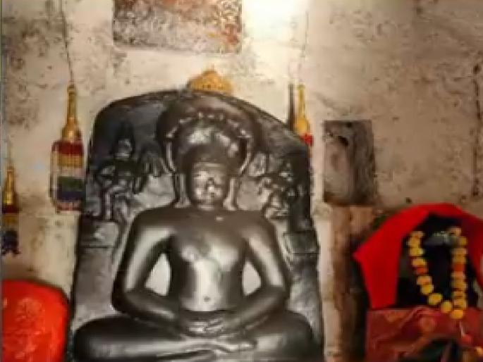 Desecration of idol in Jain temple in Kundal Sangli district police start investigation | Sangli: कुंडलमध्ये जैन मंदिरातील मूर्तीची विटंबना, पोलिसांकडून तपास सुरू Desecration of idol in Jain temple in Kundal Sangli district police start investigation | Sangli: कुंडलमध्ये जैन मंदिरातील मूर्तीची विटंबना, पोलिसांकडून तपास सुरू