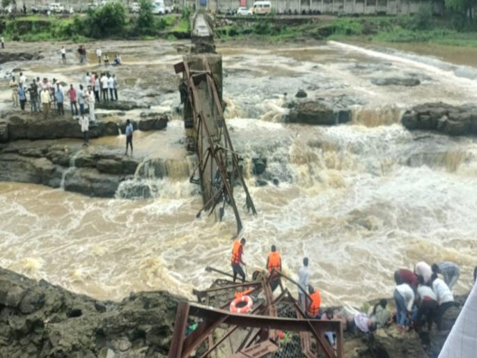 Who owns the Kundmala bridge? The matter is unclear even in the committee report, action will be taken against those responsible for the accident | कुंडमळ्याचा पूल कोणाचा? समितीच्या अहवालातही बाब अस्पष्टच, दुर्घटनेस जबाबदार असलेल्यांवर कारवाई होणार Who owns the Kundmala bridge? The matter is unclear even in the committee report, action will be taken against those responsible for the accident | कुंडमळ्याचा पूल कोणाचा? समितीच्या अहवालातही बाब अस्पष्टच, दुर्घटनेस जबाबदार असलेल्यांवर कारवाई होणार