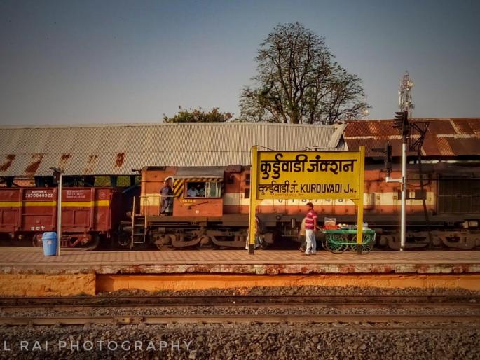 Seven passengers poisoned in Karnataka Express | कर्नाटक एक्सप्रेसमधील सहा प्रवाशांना विषबाधा