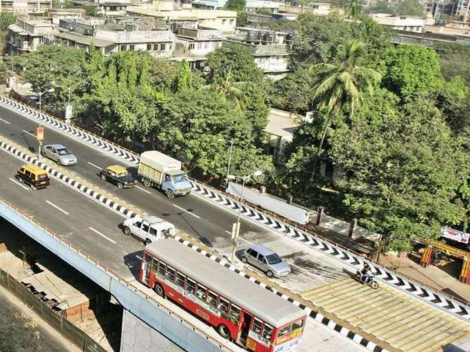 in mumbai sion kurla will henceforth have to pass through dharavi information on alternative routes from traffic police  | सायन, कुर्ल्यात यापुढे धारावीतून जावे लागणार; वाहतूक पोलिसांकडून पर्यायी मार्गांची माहिती  in mumbai sion kurla will henceforth have to pass through dharavi information on alternative routes from traffic police  | सायन, कुर्ल्यात यापुढे धारावीतून जावे लागणार; वाहतूक पोलिसांकडून पर्यायी मार्गांची माहिती