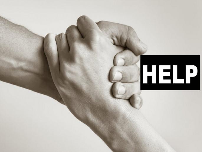 Sangli: Kurlap Bhagat Singh Mandal condemned the extravagance of the procession, provided financial assistance to the accident victim | Sangli: कुरळपच्या भगतसिंग मंडळाने मिरवणुकीतील उधळपट्टीला दिला फाटा, अपघातग्रस्त तरुणाला केली आर्थिक मदत 