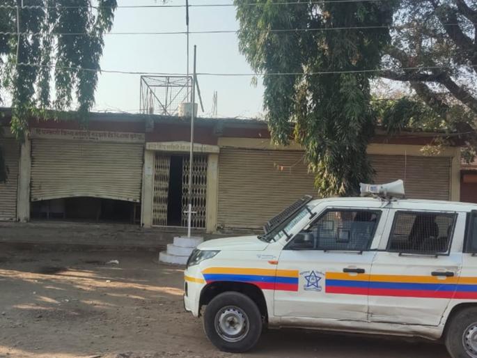 Film style robbery in Hingoli; Bank vault containing lakhs of cash, along with CCTV, stolen | हिंगोलीत फिल्मी स्टाइल चोरी; लाखोंची रोकड असलेली बँकेची तिजोरी, सीसीटीव्हीसह लंपास Film style robbery in Hingoli; Bank vault containing lakhs of cash, along with CCTV, stolen | हिंगोलीत फिल्मी स्टाइल चोरी; लाखोंची रोकड असलेली बँकेची तिजोरी, सीसीटीव्हीसह लंपास