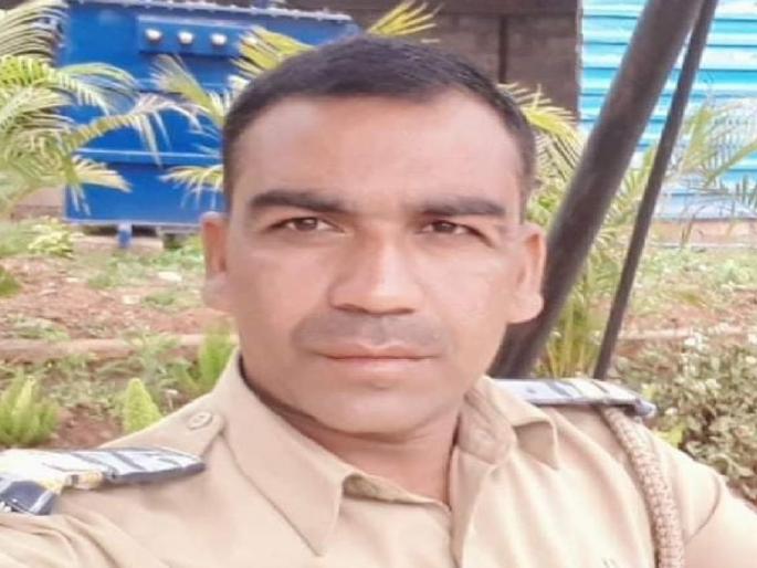 A police officer of Kurundwad police station died while on duty | Kolhapur: सेवा बजावत असताना कुरुंदवाड पोलीस ठाण्यातील पोलीस नाईकाचा मृत्यू  A police officer of Kurundwad police station died while on duty | Kolhapur: सेवा बजावत असताना कुरुंदवाड पोलीस ठाण्यातील पोलीस नाईकाचा मृत्यू