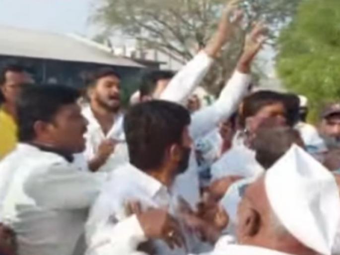 quarrel in Gram Panchayat elections in Pune district; Activists of two groups clashed in Kusegaon | पुणे जिल्ह्यात ग्रामपंचायत निवडणुक मतदान प्रक्रियेला गालबोट; दोन गटाचे कार्यकर्ते भिडले quarrel in Gram Panchayat elections in Pune district; Activists of two groups clashed in Kusegaon | पुणे जिल्ह्यात ग्रामपंचायत निवडणुक मतदान प्रक्रियेला गालबोट; दोन गटाचे कार्यकर्ते भिडले