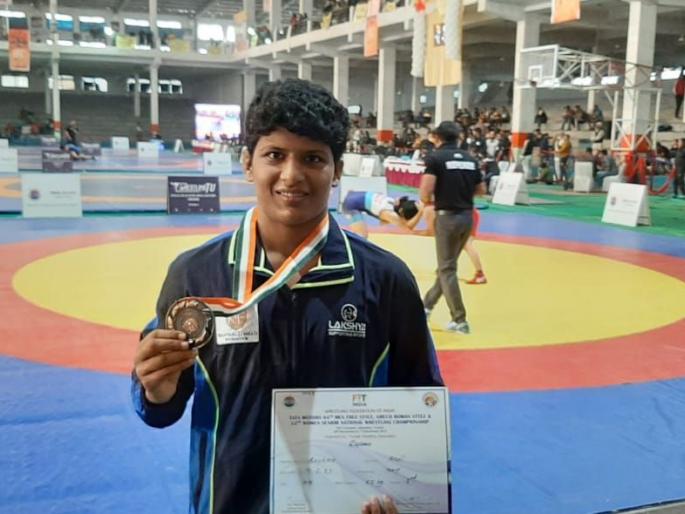 Wrestling: Maharashtra's Reshma won bronze medal | कुस्ती : महाराष्ट्रच्या रेश्माची कांस्यपदकाची कमाई