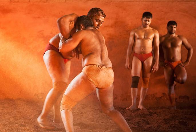 Solapuri Shaddu; A pair of gymnasiums from the Army, Kasab Talamila | सोलापुरी शड्डू ; लष्करमधील बक्कर कसाब तालमीला जिमचीही जोड