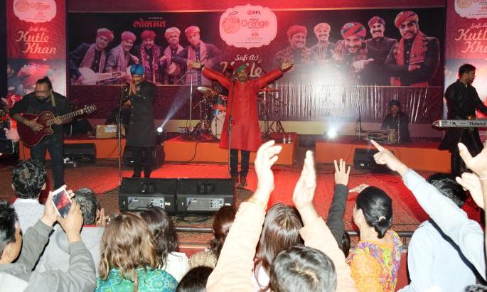 He used to say goodbye, he would love to have a laugh ... Kutly Khan's Sufi voice came to heart | बोले तो मिठो लागे, हसे तो प्यारो लागे... कुटले खान यांचे सुफी स्वर हृदयाला भिडले He used to say goodbye, he would love to have a laugh ... Kutly Khan's Sufi voice came to heart | बोले तो मिठो लागे, हसे तो प्यारो लागे... कुटले खान यांचे सुफी स्वर हृदयाला भिडले