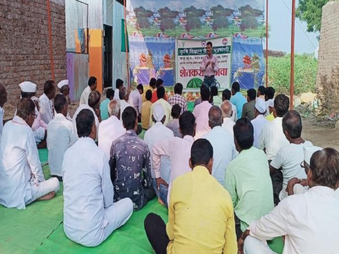 Farmer training under special cotton project on behalf of KVK Parbhani | केव्हीके परभणीच्या वतीने विशेष कापूस प्रकल्पा अंतर्गत शेतकरी प्रशिक्षण