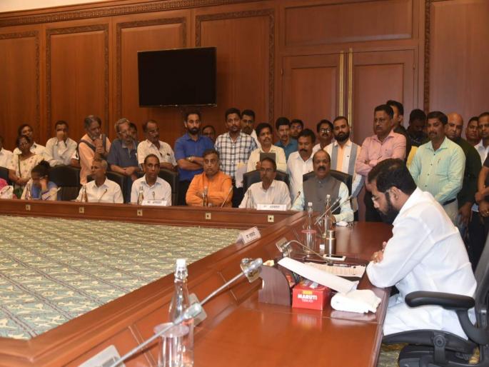 Redevelopment will review the stalled projects and decide the policy | पुनर्विकास रखडलेल्या प्रकल्पांचा आढावा घेऊन धोरण ठरवणार, मुख्यमंत्र्यांची ग्वाही Redevelopment will review the stalled projects and decide the policy | पुनर्विकास रखडलेल्या प्रकल्पांचा आढावा घेऊन धोरण ठरवणार, मुख्यमंत्र्यांची ग्वाही