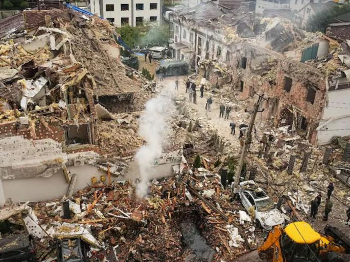 russia launches massive drone and missile strikes on Kyiv | भीषण! रशियाचा युक्रेनवर मोठा हवाई हल्ला; ५९५ ड्रोन, ४८ क्षेपणास्त्रे डागली, इमारती उद्ध्वस्त russia launches massive drone and missile strikes on Kyiv | भीषण! रशियाचा युक्रेनवर मोठा हवाई हल्ला; ५९५ ड्रोन, ४८ क्षेपणास्त्रे डागली, इमारती उद्ध्वस्त