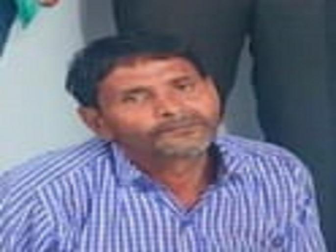 Mohammad Shaukat Ali alias Irani a fugitive gangster of Irani gang, was arrested in Karnataka | मोका कारवाईतील ईराणी गॅंगचा मोहमद अलीच्या मुसक्या आवळल्या, चार वर्षे देत होता पोलिसांना गुंगारा Mohammad Shaukat Ali alias Irani a fugitive gangster of Irani gang, was arrested in Karnataka | मोका कारवाईतील ईराणी गॅंगचा मोहमद अलीच्या मुसक्या आवळल्या, चार वर्षे देत होता पोलिसांना गुंगारा