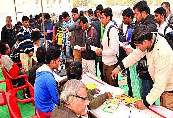 4 lakh people got employment in four months; With the loss of jobs, many people turned to agriculture | चार महिन्यांत २५ लाख लोकांना मिळाला रोजगार; नोकऱ्या गेल्याने अनेक लोक वळले शेतीकडे 4 lakh people got employment in four months; With the loss of jobs, many people turned to agriculture | चार महिन्यांत २५ लाख लोकांना मिळाला रोजगार; नोकऱ्या गेल्याने अनेक लोक वळले शेतीकडे