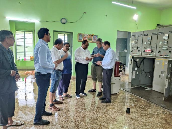 Heavy rains in Nagpur: Several substations of Mahavitaran flooded; Power outage | नागपुरात पावसाने हाहाकार, महावितरणचे अनेक सबस्टेशन पाण्यात; वीज पुरवठा खंडित Heavy rains in Nagpur: Several substations of Mahavitaran flooded; Power outage | नागपुरात पावसाने हाहाकार, महावितरणचे अनेक सबस्टेशन पाण्यात; वीज पुरवठा खंडित