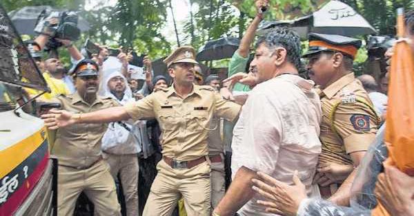 Whoes protest will done? | निषेध कुणाचा करणार?