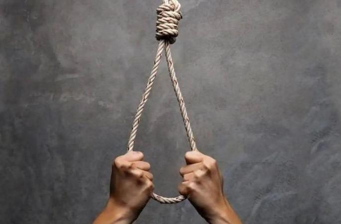 Student commits suicide in Chandrapur district due to low marks in exams | नीट परीक्षेत कमी गुण मिळाल्याने चंद्रपूर जिल्ह्यात विद्यार्थिनीची आत्महत्या Student commits suicide in Chandrapur district due to low marks in exams | नीट परीक्षेत कमी गुण मिळाल्याने चंद्रपूर जिल्ह्यात विद्यार्थिनीची आत्महत्या
