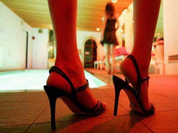 woman arrested along with 2 accused amid running Prostitution in a house of 'Nano Park' of Hinganghat | हिंगणघाटच्या ‘नॅनो पार्क’मधील घरात सुरु होता ‘देहविक्री’ व्यवसाय; २ आरोपींसह एका महिलेस अटक woman arrested along with 2 accused amid running Prostitution in a house of 'Nano Park' of Hinganghat | हिंगणघाटच्या ‘नॅनो पार्क’मधील घरात सुरु होता ‘देहविक्री’ व्यवसाय; २ आरोपींसह एका महिलेस अटक