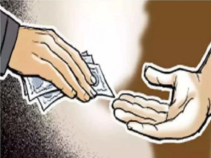 Talathi arrested for taking bribe from farmer for record of heavy rains | अतिवृष्टीच्या नोंदीसाठी लाच मागणारा तलाठी एसीबीच्या जाळ्यात; सीएसी केंद्रावर दोघांना अटक Talathi arrested for taking bribe from farmer for record of heavy rains | अतिवृष्टीच्या नोंदीसाठी लाच मागणारा तलाठी एसीबीच्या जाळ्यात; सीएसी केंद्रावर दोघांना अटक