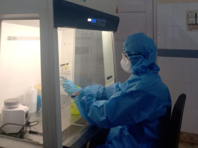 Only 20 employees are doing two and a half thousand tests in the lab | लॅबमध्ये केवळ २० कर्मचारी करताहेत अडीच हजार चाचण्या Only 20 employees are doing two and a half thousand tests in the lab | लॅबमध्ये केवळ २० कर्मचारी करताहेत अडीच हजार चाचण्या