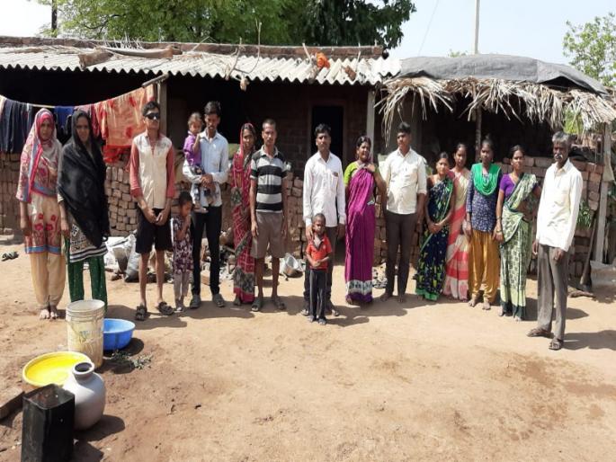 Other states do not accept their states; 3,500 laborers stuck in Baramati | परप्रांतीय मजुरांसाठी " इकडे आड तिकडे विहीर" ; बारामतीत अडकले ३ हजार ५०० मजूर Other states do not accept their states; 3,500 laborers stuck in Baramati | परप्रांतीय मजुरांसाठी " इकडे आड तिकडे विहीर" ; बारामतीत अडकले ३ हजार ५०० मजूर