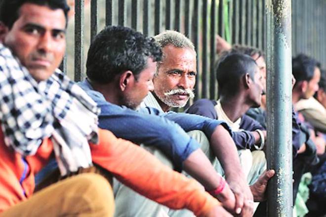 Coronavirus: I run out of money .. tell me how to fill my stomach ?; The question of foreign workers | Coronavirus:पैसे संपले.. सांगा पोटाची खळगी कशी भरायची?; परप्रांतीय मजुरांचा सवाल Coronavirus: I run out of money .. tell me how to fill my stomach ?; The question of foreign workers | Coronavirus:पैसे संपले.. सांगा पोटाची खळगी कशी भरायची?; परप्रांतीय मजुरांचा सवाल