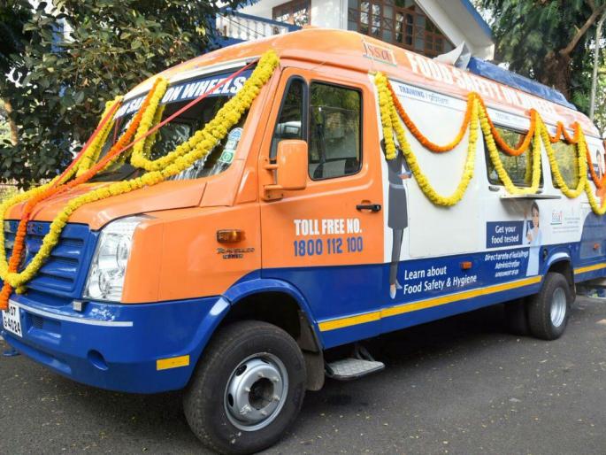 16 mobile laboratory van in the state to check samples of food adulteration | अन्न भेसळीचे नमुने तपासण्यासाठी राज्यात १६ मोबाइल प्रयोगशाळा व्हॅन 16 mobile laboratory van in the state to check samples of food adulteration | अन्न भेसळीचे नमुने तपासण्यासाठी राज्यात १६ मोबाइल प्रयोगशाळा व्हॅन