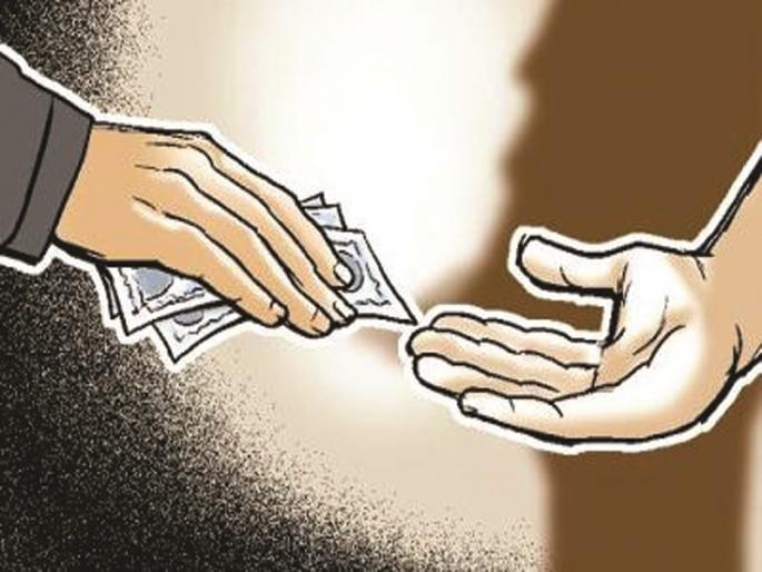 Municipal 'he' officer caught in bribery trap | महापालिकेचा ‘तो’ अधिकारी लाचलुचपतच्या जाळ्यात Municipal 'he' officer caught in bribery trap | महापालिकेचा ‘तो’ अधिकारी लाचलुचपतच्या जाळ्यात