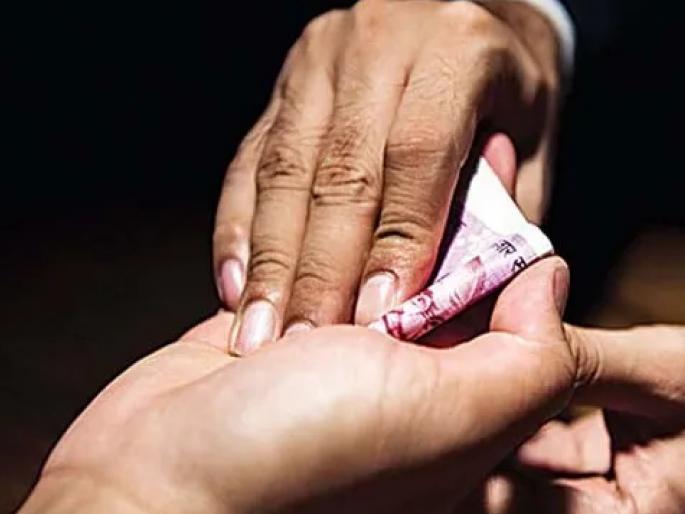 37 bribe takers were arrested in 24 traps last year In Kolhapur district | साहेबांचा घास मोठा; ३ क्लास टू, १७ क्लास थ्री सापळ्यात!, 'लाचखोरीत' महसूल अव्वलच 37 bribe takers were arrested in 24 traps last year In Kolhapur district | साहेबांचा घास मोठा; ३ क्लास टू, १७ क्लास थ्री सापळ्यात!, 'लाचखोरीत' महसूल अव्वलच